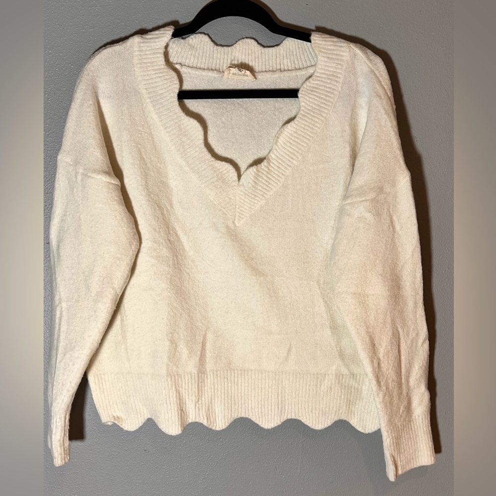 ee:some Cream Sweater with Scalloped V-Neck Sz S/M